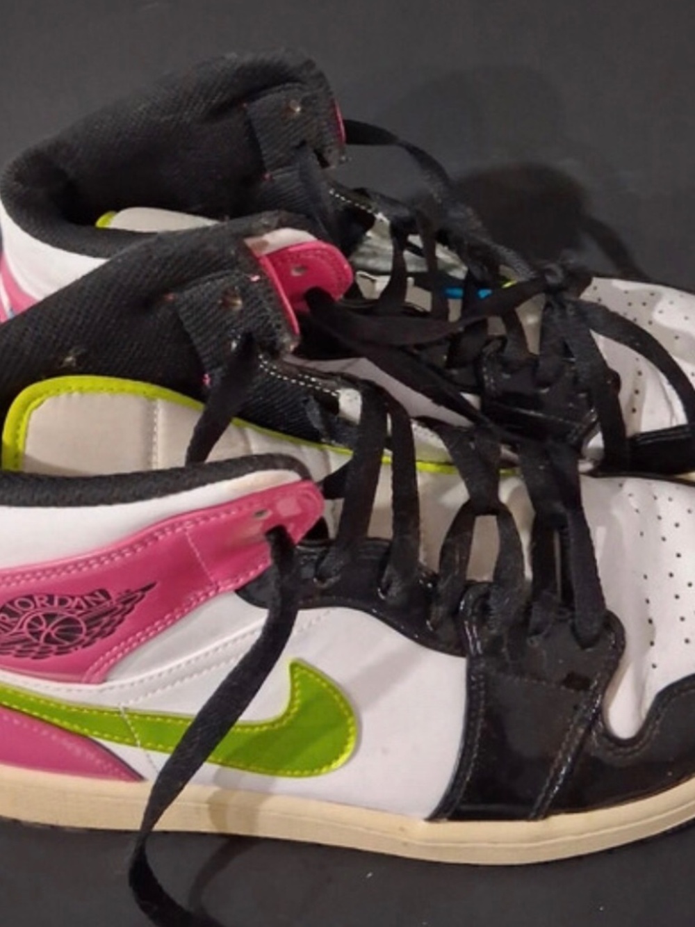 Used Jordan 1 Mid SE Cyber/ Active Fuchsia Size 9.5
